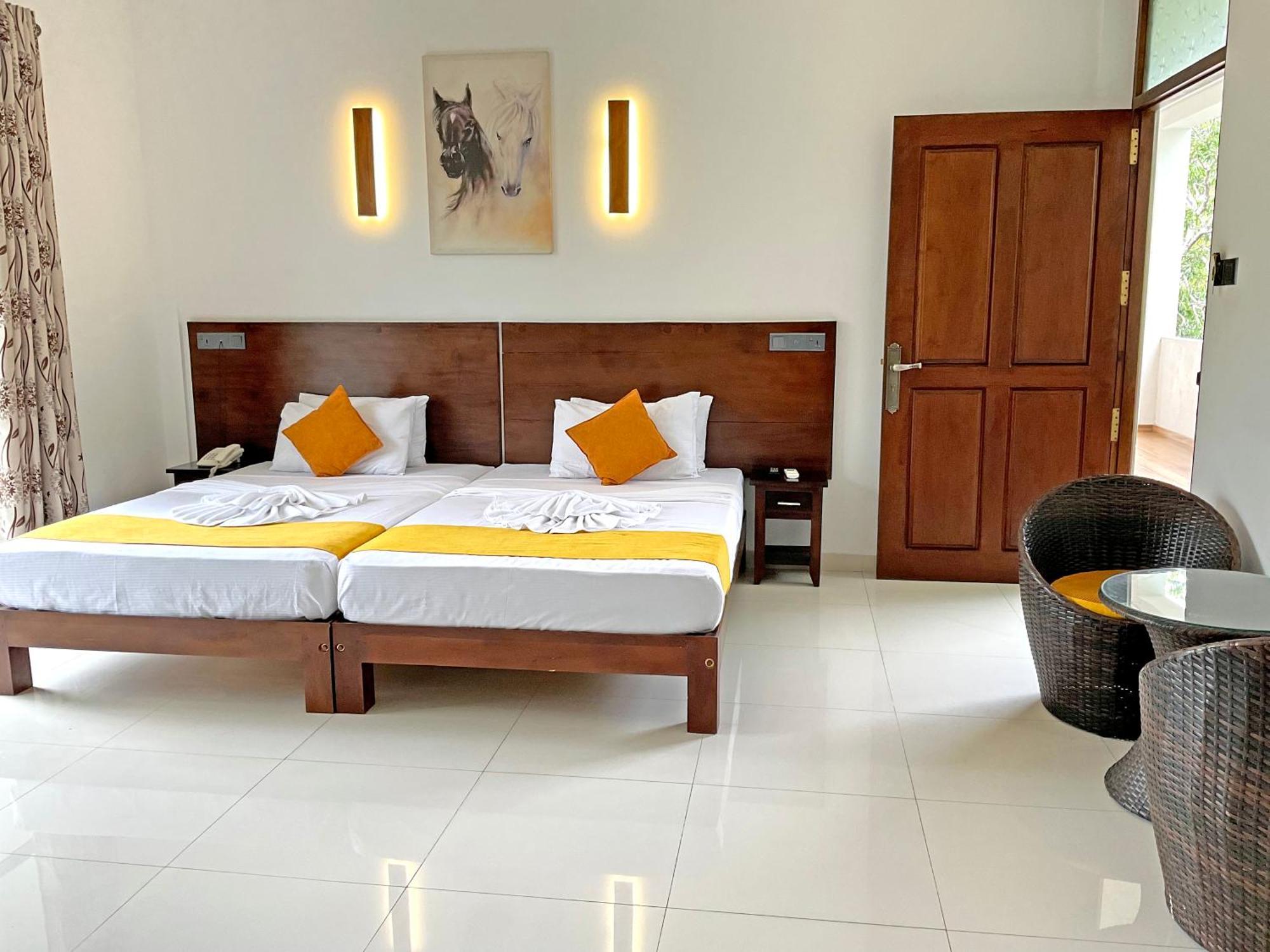 Grand Detagamuwa Hotel 卡特勒格默 外观 照片
