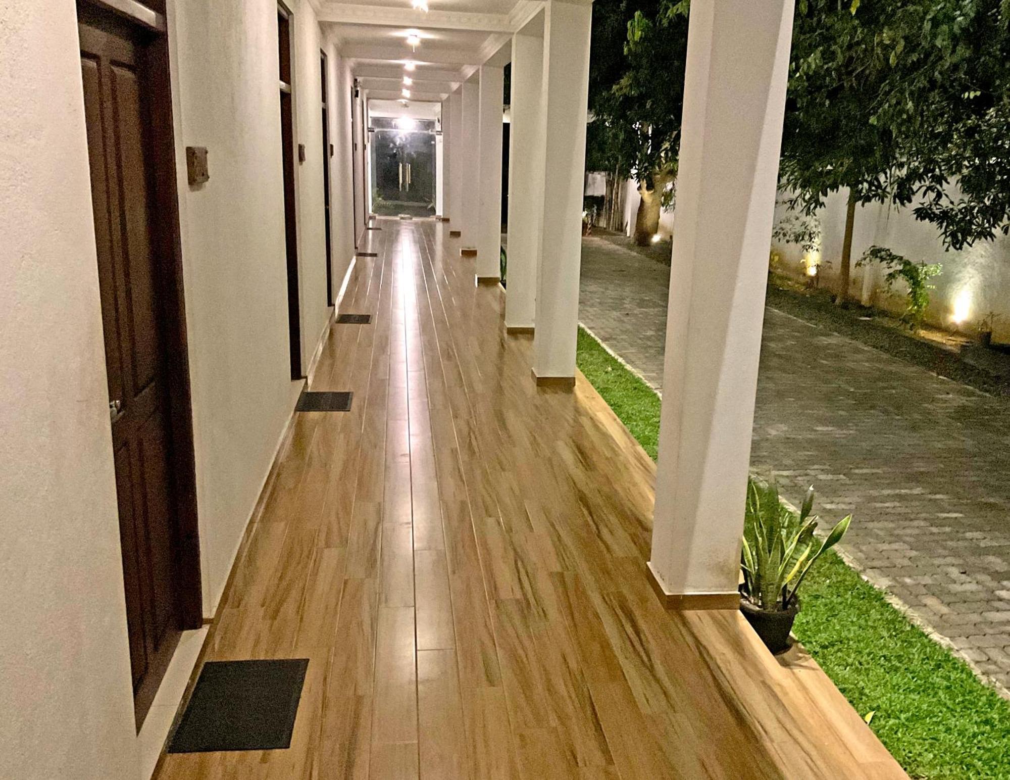 Grand Detagamuwa Hotel 卡特勒格默 外观 照片